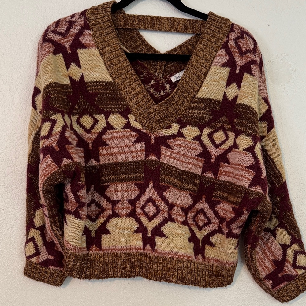 Patterned V-Neck Sweater cloudchaser size medium women’s